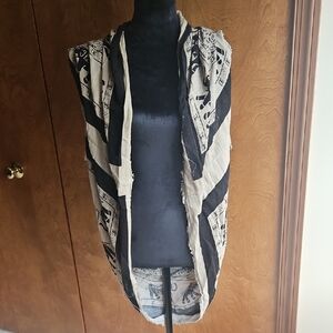 Chic Black and Cream Geometric Cape